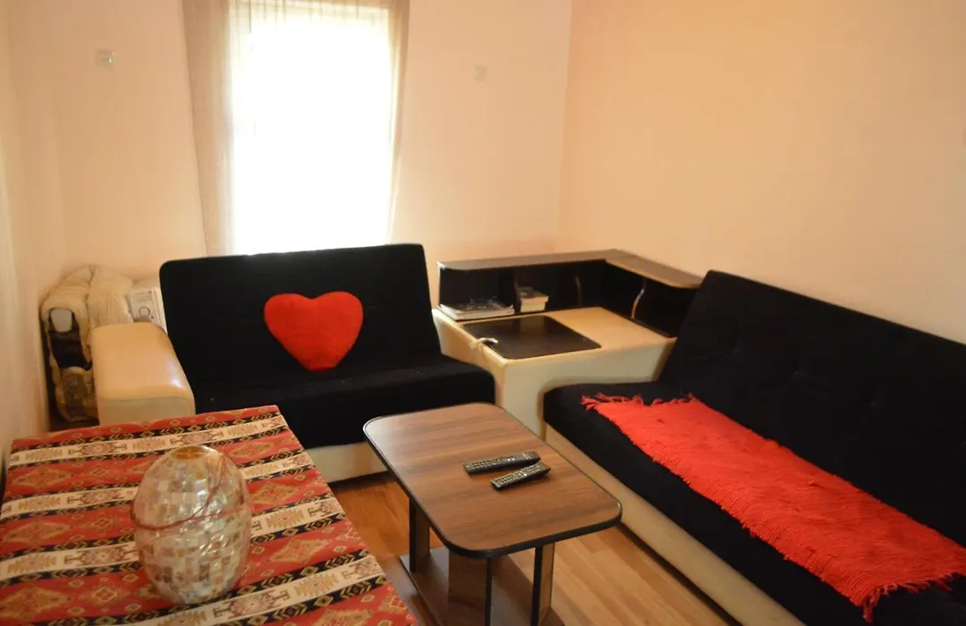 Lomari'S Guest House-1