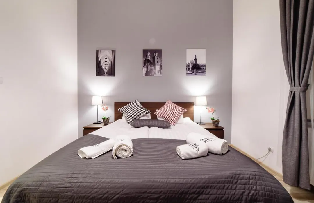 Cracow Rent Apartments - Spacious Apartments For 2-7 People In Quiet Area - Kolberga Street Nr 3 - 10 Min To Main Square By Foot-1