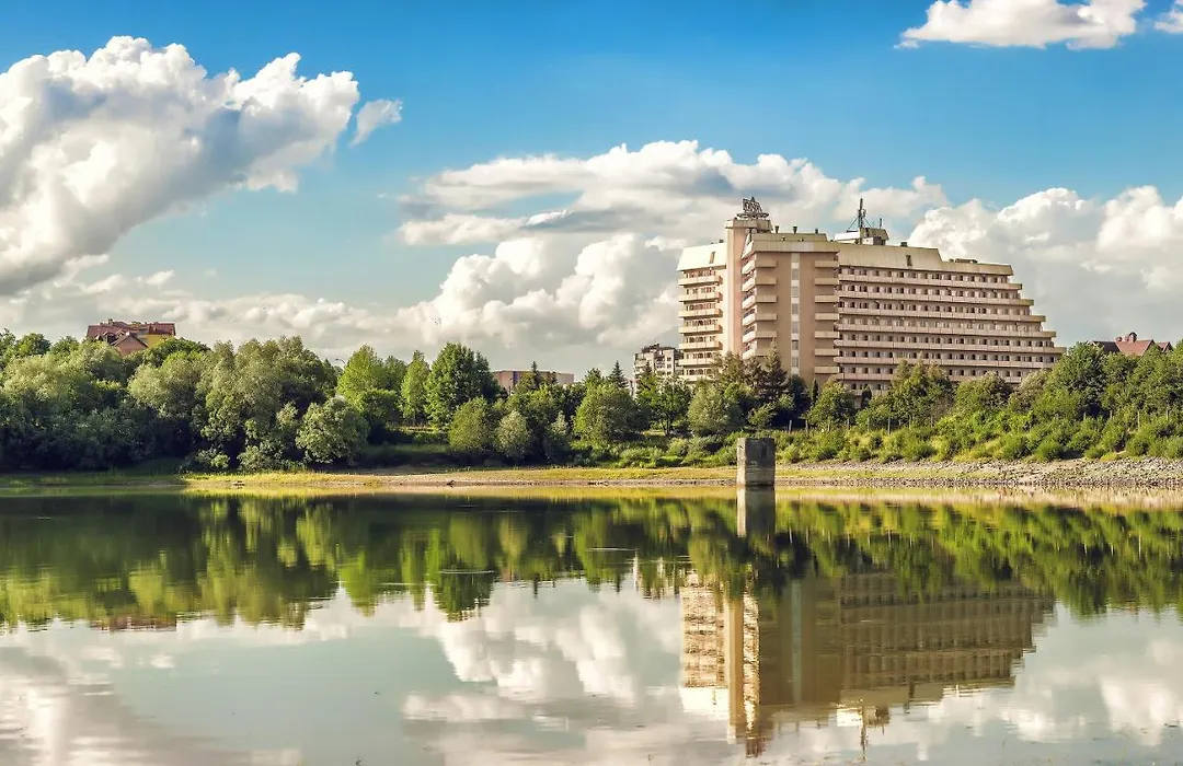 Resort Hotel Karpaty-1