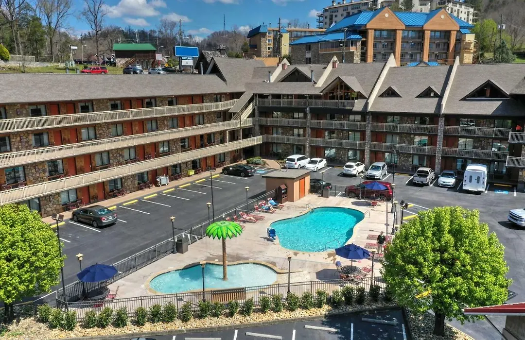 Crossroads Inn & Suites-1