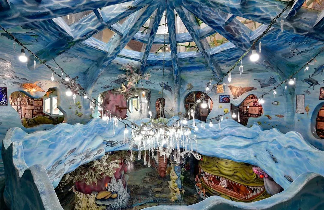 Crazy House-1