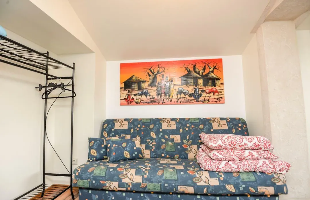 Columba Livia Guesthouse-1