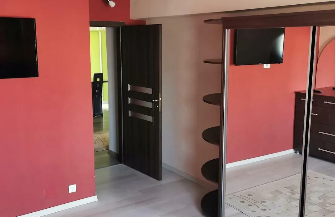Luxury Apartment With Two Bedrooms And Large Living Room, 100 Square Meters, City Center-1