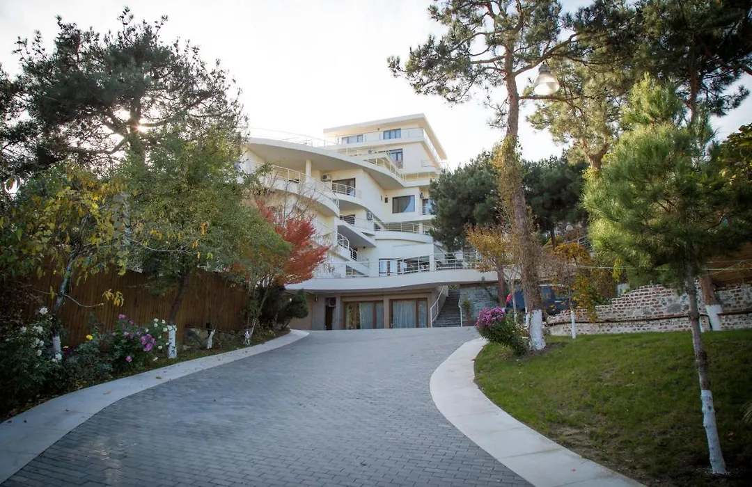 Hotel Beaumonde Garden-1