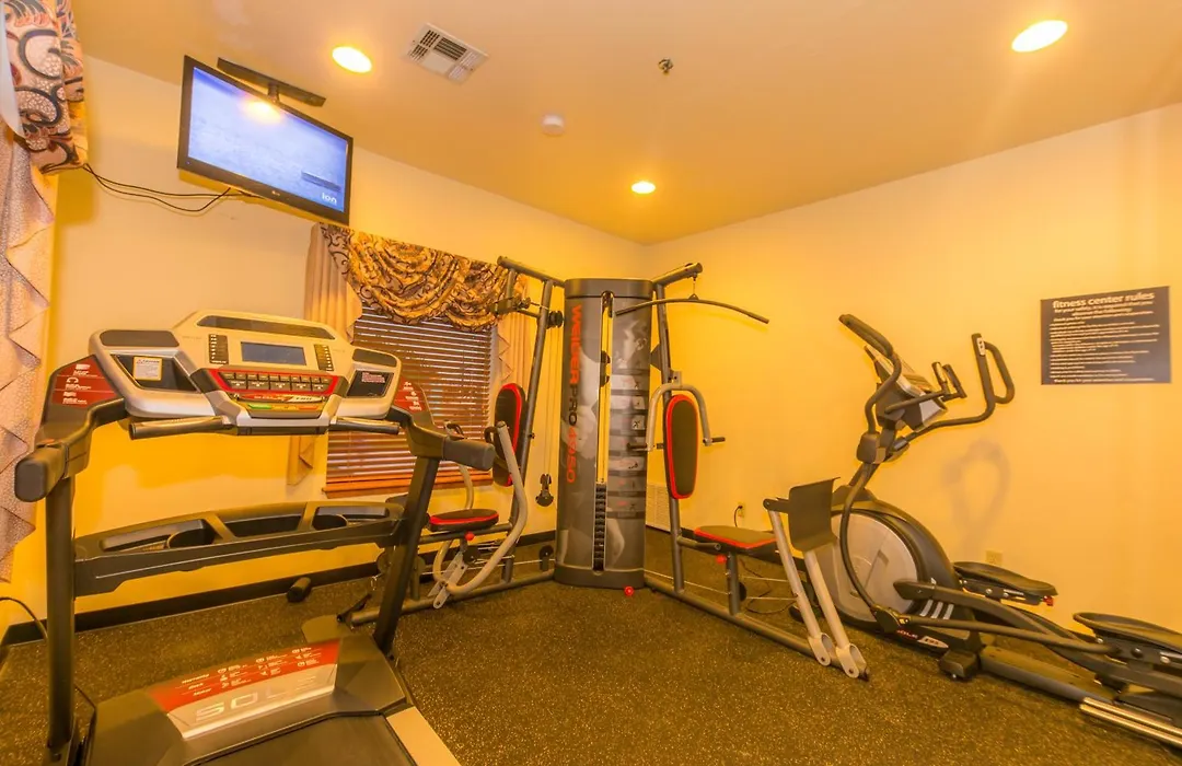 Howard Johnson By Wyndham Oklahoma City Okc Airport, Near Fairgrounds, I40, Free Hot Breakfast, And Pool-1