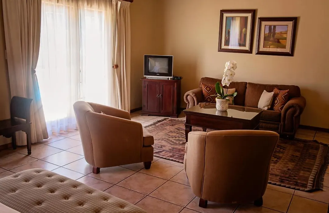 Oak Tree Lodge-1