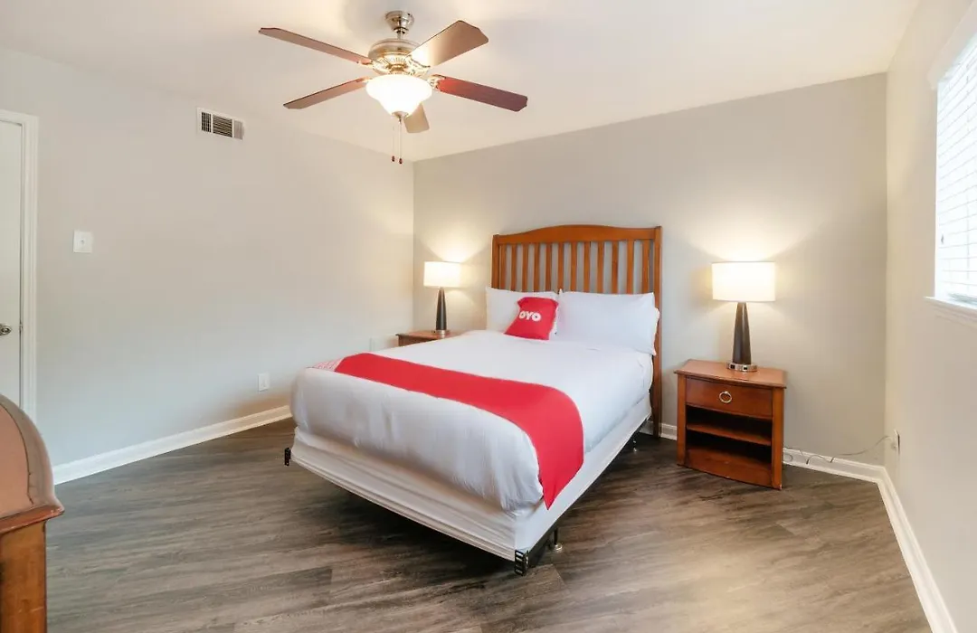Oyo Apartments At Establishment-1