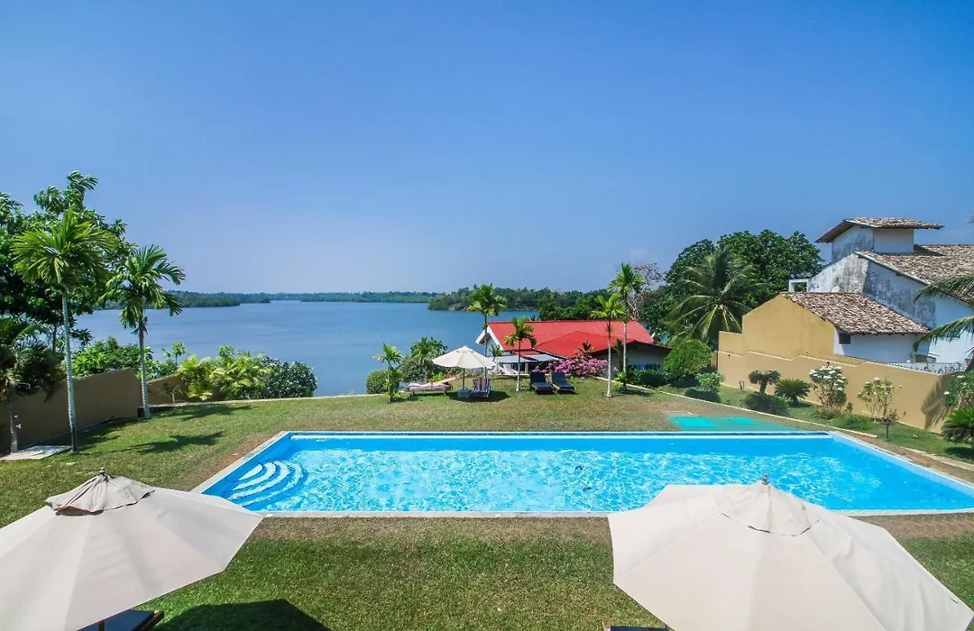 Kalla Bongo Lake Resort-1