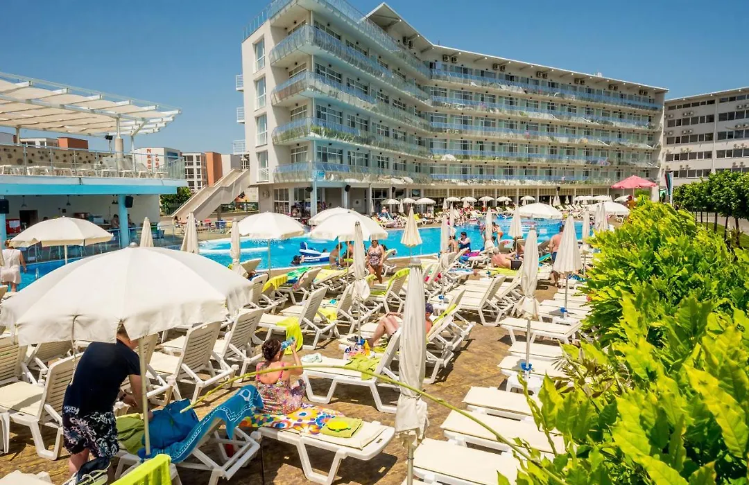Aqua Nevis Hotel & Aqua Park-1