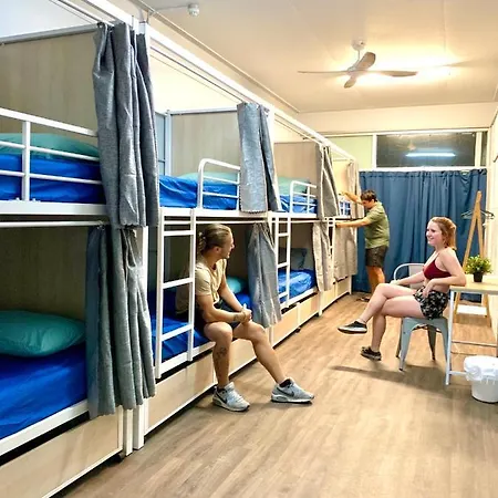 Mumma'S Hostel Cairns-2