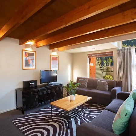 Cranbury Court Apartments-3