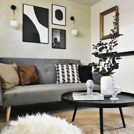 Betty'S Place-2