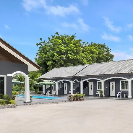Cenang Rooms With Pool By Virgo Star Resort-3