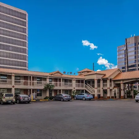 Quality Inn & Suites Dallas-Cityplace-2