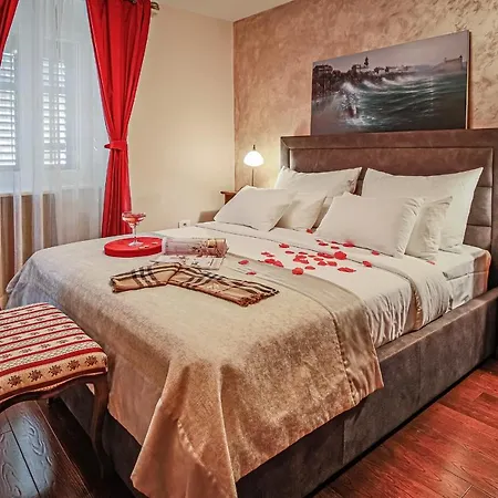 Theatre Luxury Rooms-2
