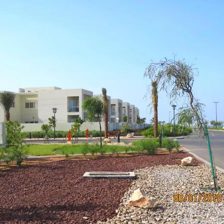 Holiday Home 3 Bedroom Seaview-2