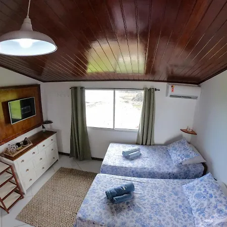 Casa Dos Tubaroes-2