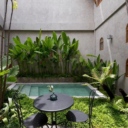 Hidden Garden Hostel-2