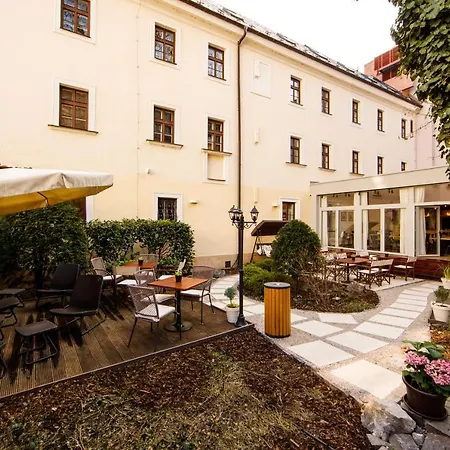 Beigli Hotel & Garden-3