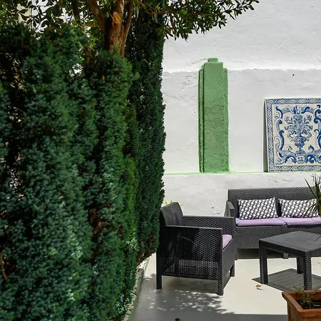 Terrace Lisbon Hostel-2