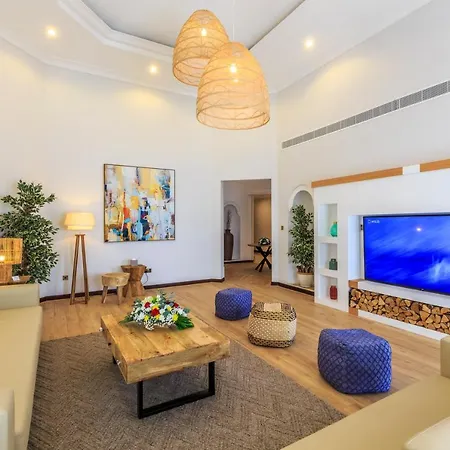 The S Holiday Homes - Stunning 5 Bedrooms Villa At The Palm Jumeirah With Private Beach And Pool-3