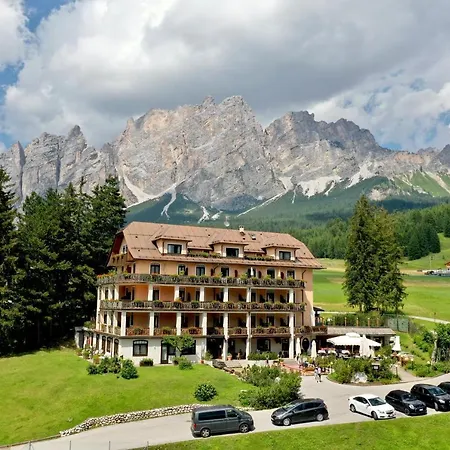 Boutique Hotel Villa Blu Cortina D'Ampezzo-3