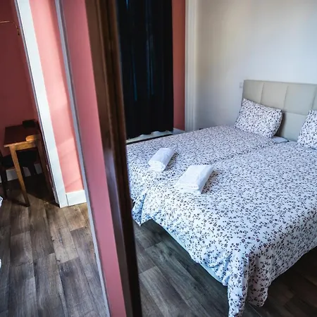 Home Lisbon Hostel-3
