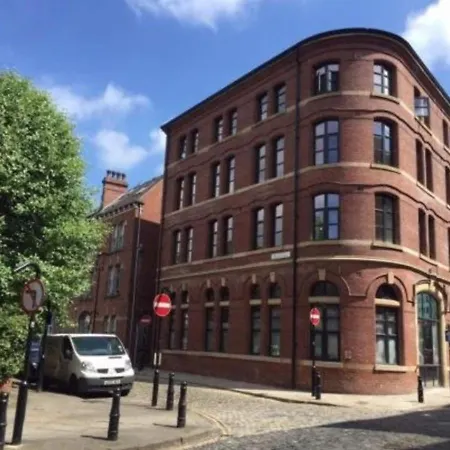 2Bed Nyc Style Apartment In Central Leeds-2