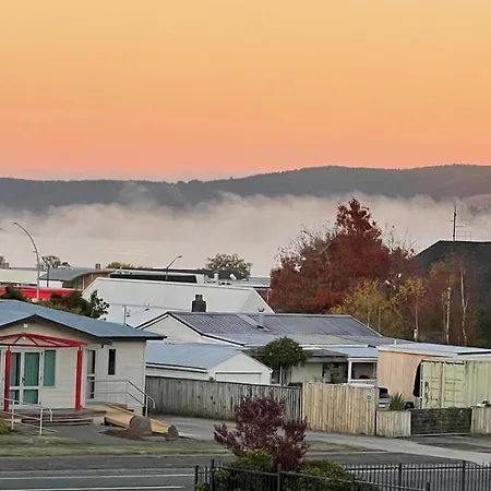 Chantillys Motor Lodge-2