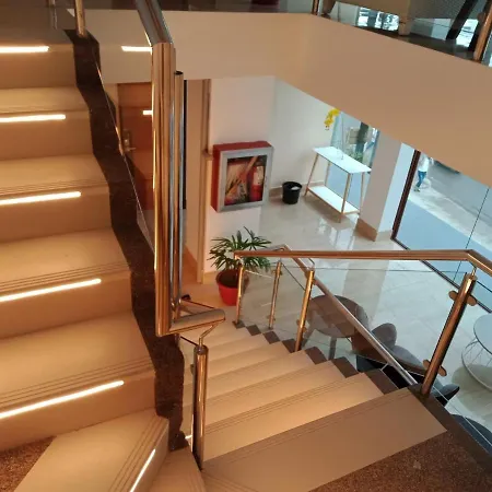Vivien'S Hotel-2