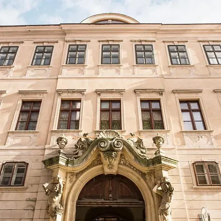 Petra Inn Apartments In Historical Palace Bratislava-3