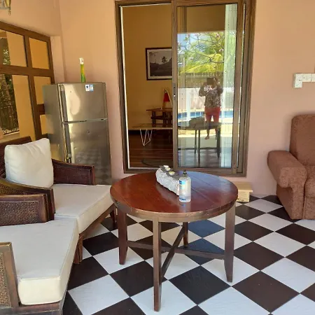 Waynes' Villa-2