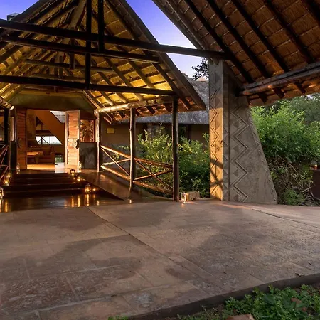 Lukimbi Safari Lodge-3