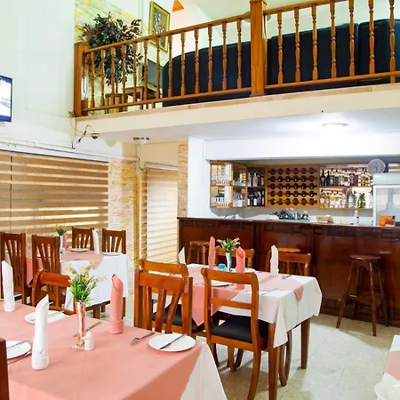 Sam'S Cottage Hotel-2