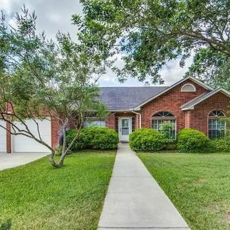 Stone Oak Oasis With Private Pool And Grill!-3