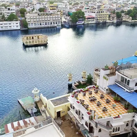 Hotel Devraj Niwas On Lake Pichola-3