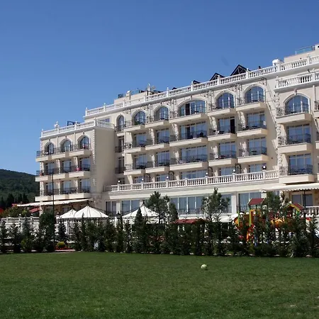 Therma Palace - Balneo Spa, Free Parking & Beach-3