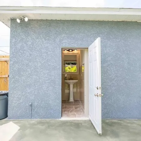 Beautiful House, Walking Distance To Stadium-3