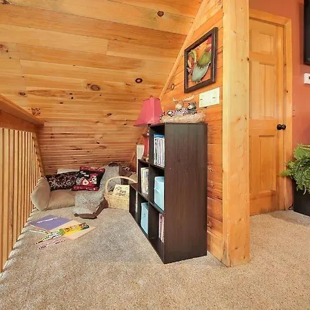 Smoky Mountain Splendor Two Third Acre 2 King Master Suites-3