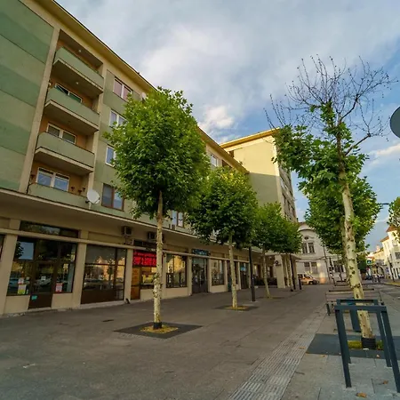 Main Square 5 Star Luxury Apartment With View-3