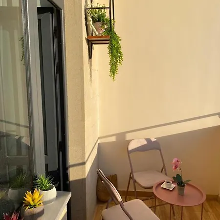Beautiful Apartment With 3 Balconies In The Center Of Yerevan-2