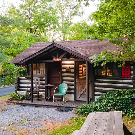 Log Cabin Motor Court-3