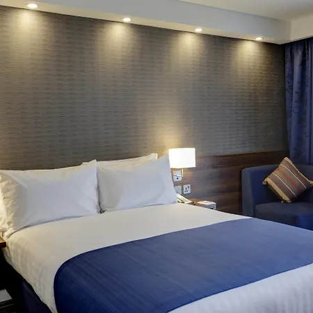 Holiday Inn Express London - Excel By Ihg-2