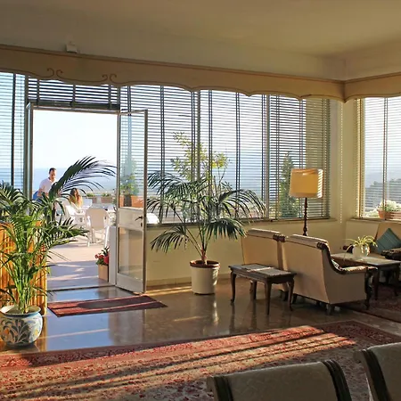 Hotel Mediterranee-3