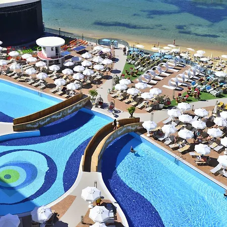Azura Deluxe Resort & Spa-2