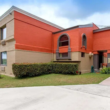 Quality Inn & Suites I-35 Near Frost Bank Center-2