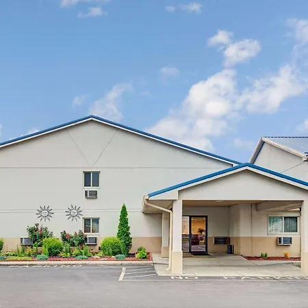 Super 8 By Wyndham Indianapolis Emerson-3