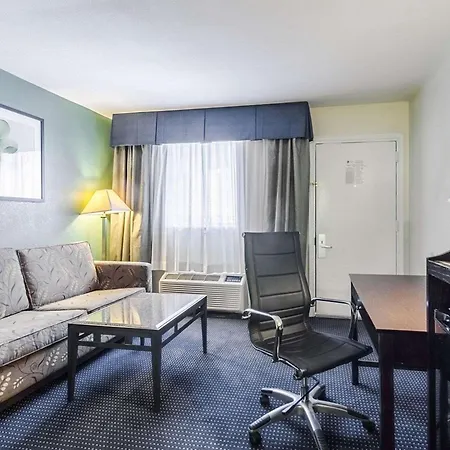 Rodeway Inn & Suites Williamsburg Central-2