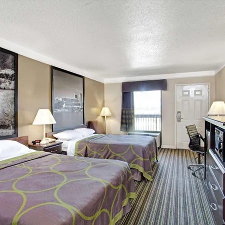 Super 8 By Wyndham Knoxville East-2