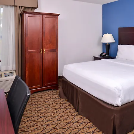 Holiday Inn Express & Suites Central Omaha By Ihg-2